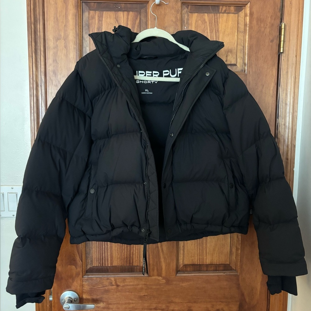 Aritzia Super puff shorty Black Puffer Jacket